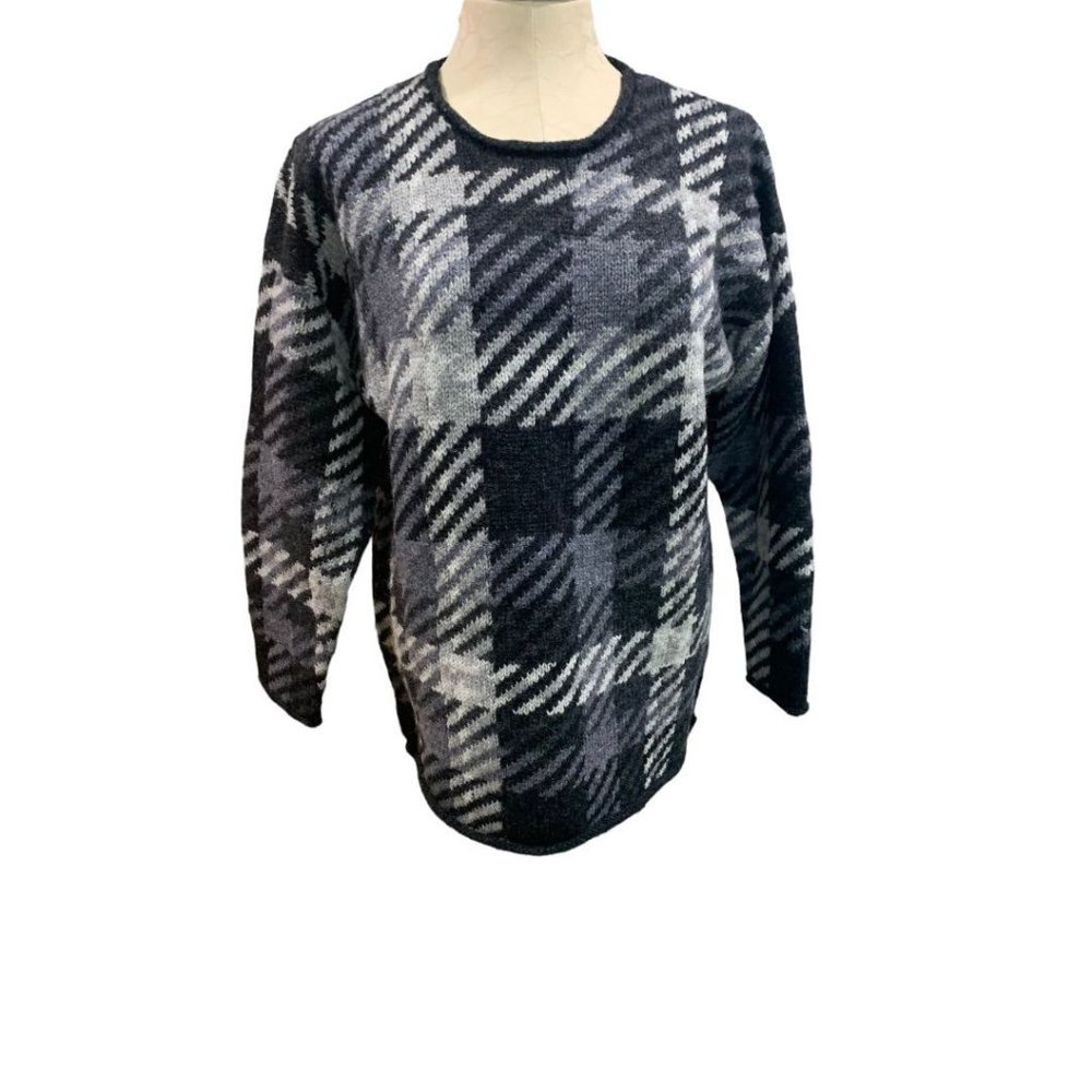 Small Peite Northern Isles Women's Gray Plaid Knitted by Hand Wool Sweater